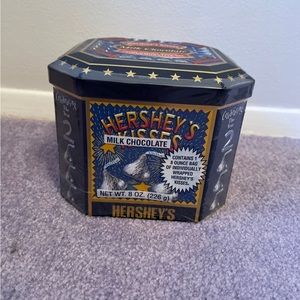 Hershey’s kisses 2000 commemorative tin